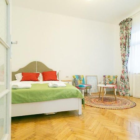 Bright Studio In The Heart Of The City With Netflix Bucharest Exterior photo
